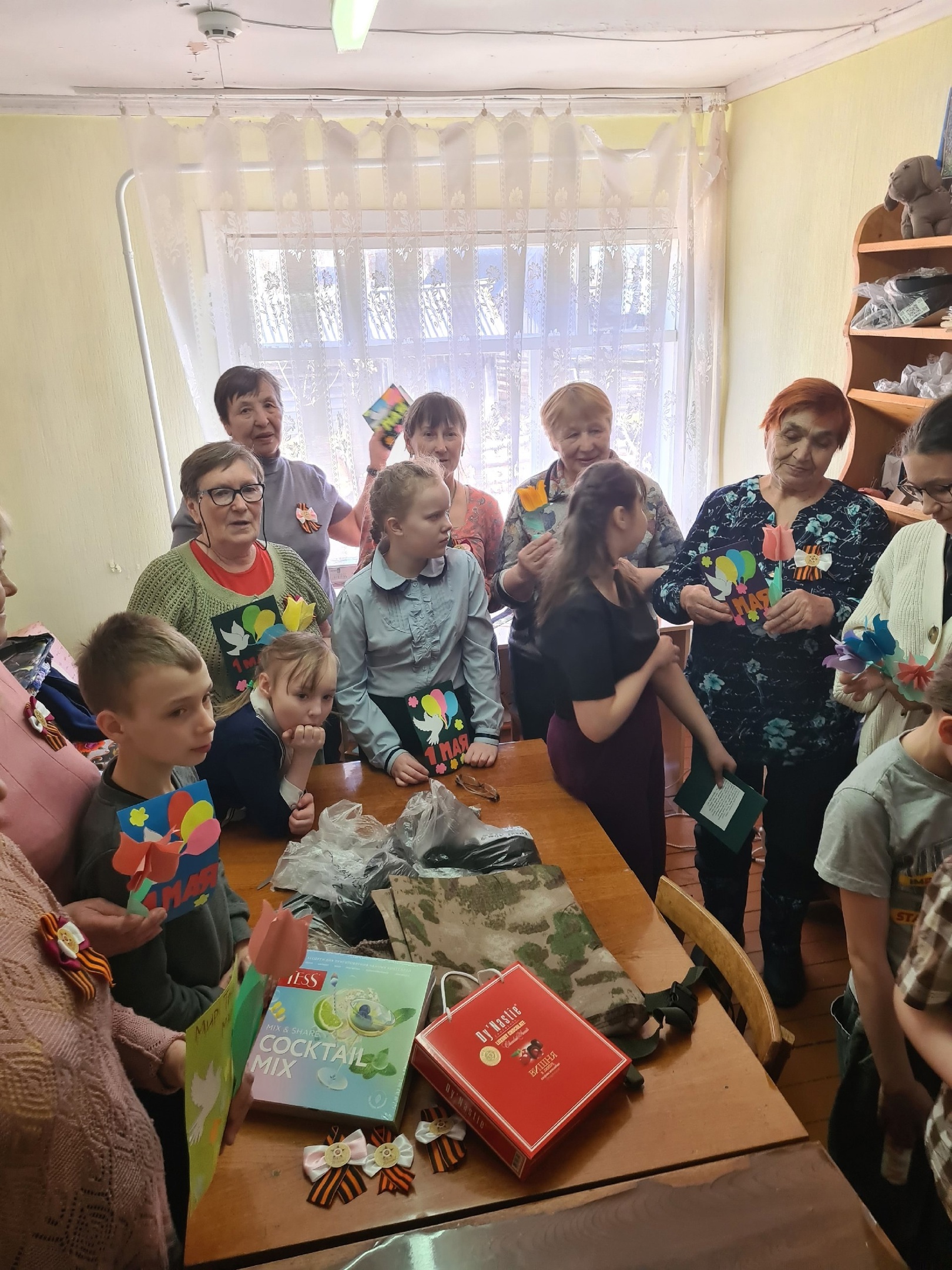 Праздник весны и труда.